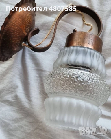 Продавам стенна ретро лампа - медна със стъклен аплик