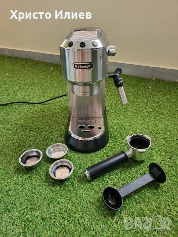 Кафемашина с ръкохватка DeLonghi Dedica EC685.W Делонги , снимка 4 - Кафемашини - 55569891