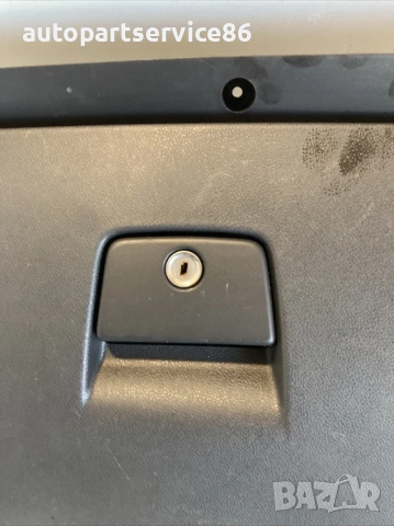 Капак на бардачка черен за Volvo C30 1.6 TDI (2012) 9123249, снимка 3 - Части - 54021331