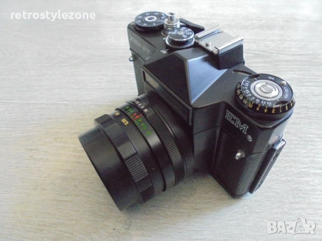 № 8588 Стар фотоапарат ZENIT EM   , снимка 2 - Други ценни предмети - 54430759