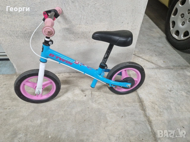 Продавам детско колело за баланс BTWIN RunRide 500 - Синьо и Розово
