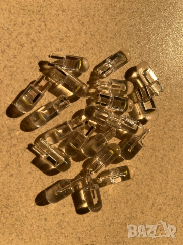 Светодиодни крушки за автомобили на 12V