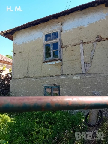 Продавам къща с двор