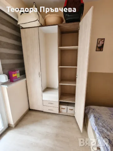 Трикрилен гардероб, снимка 3 - Гардероби - 55347396