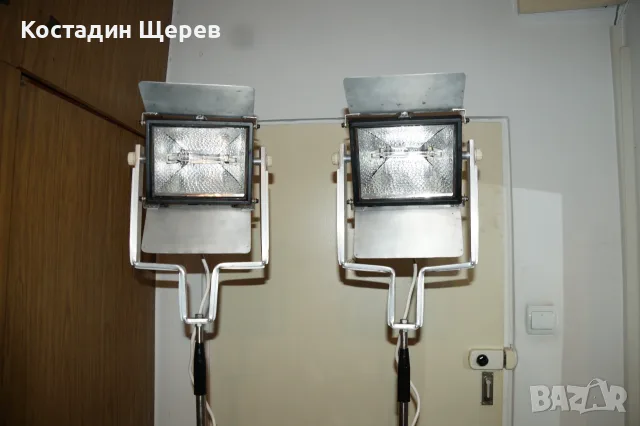 Халогенни прожектори със стативи