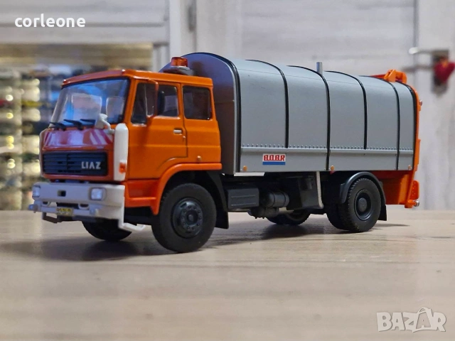 LIAZ 110.820 BOBR 16.2 боклукчийски 1974 - мащаб 1:43 на DeAgostini моделът е нов в блистер