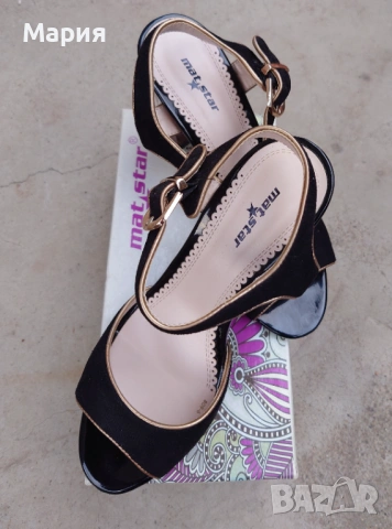 Елегантни велурени сандали