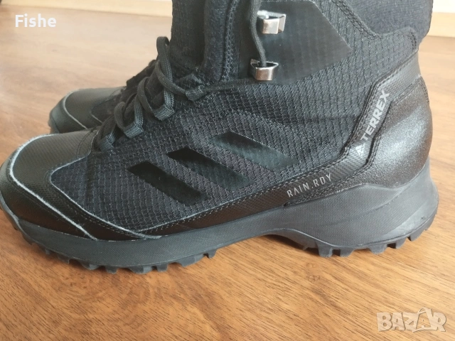 Продавам туристически обувки Adidas Terrex Rain Rdy