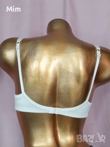 Triumph 80 A Сатенен бял сутиен , снимка 4 - Бельо - 54211077