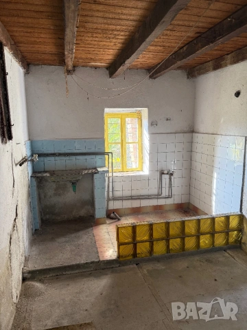 Двуетажна къща с двор 2532 кв. метра двор, снимка 9 - Къщи - 54235281