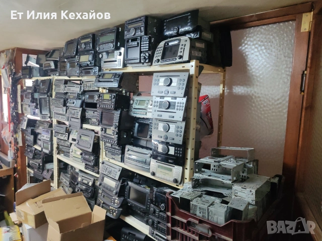 Продавам фабрични касетофони цд плеъри и навигации, снимка 13 - Аксесоари и консумативи - 16040721