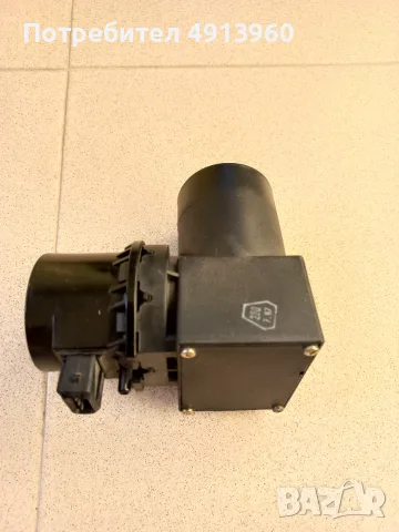 Вакуум помпа централно заключване VDO 443862257 A Фолксваген Голф 2 VW Golf , снимка 3 - Части - 55606477