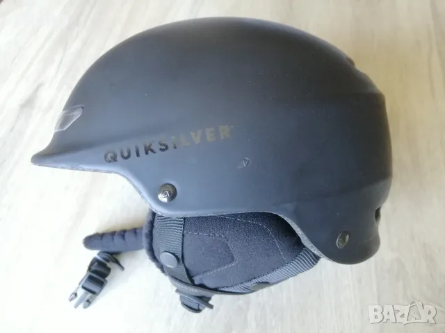 Каска за сноуборд и ски QUIKSILVER (Matte Black Graphics) + оригинална торбичка, снимка 2 - Скейтборд, ховърборд, уейвборд - 55394975