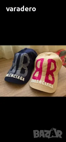 Шапки с козирка Balenciaga 