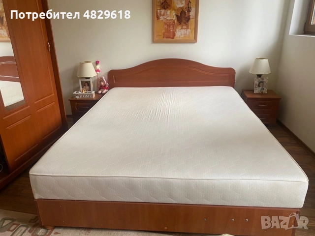 Продавам спален комплект мебели състоящ се от 5 части. Отлично състояние.