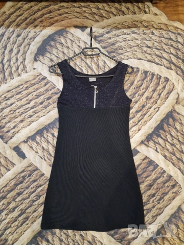 Къса черна рокличка