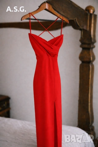 Елегантна червена рокля