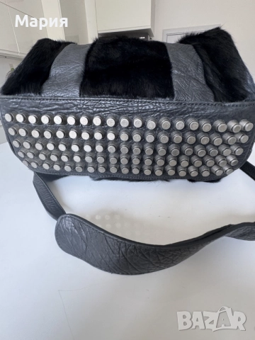 Черна чанта от естествена кожа и кожа с косъм на „Alexander Wang/Александър Ванг”, снимка 4 - Чанти - 55415104