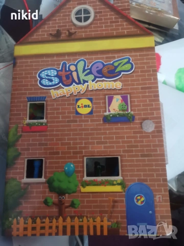 Албум къщичка Стикита Stikeez стики, снимка 1 - Колекции - 54641055