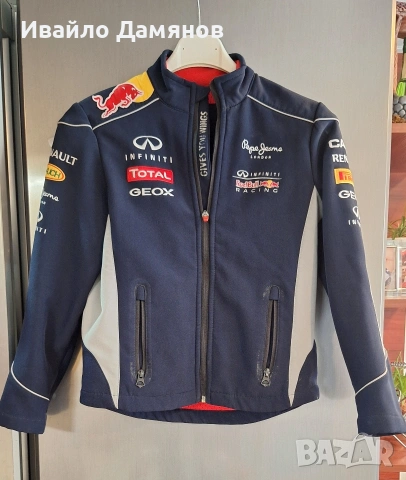 Детско яке тип softshell на Infiniti Red Bull Racing, произведено от Pepe Jeans London за 9-11г