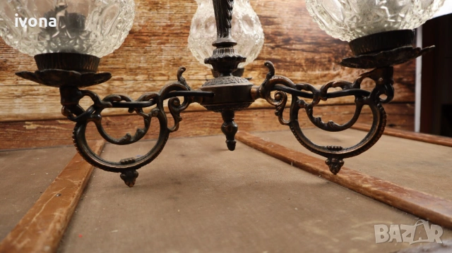 Стар полилей от мед и бронз. Три лампи с фасунга E27., снимка 4 - Полилеи - 54344019