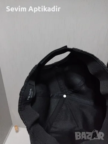 Оргинална шапка Prada, снимка 4 - Шапки - 55415295