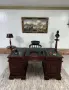 Chesterfield/Честърфийлд Класическо бюро от масив и естествена кожа., снимка 1