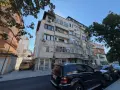 Продава се тристаен апартамент за ремонт с отличен потенциал в Бургас, снимка 1