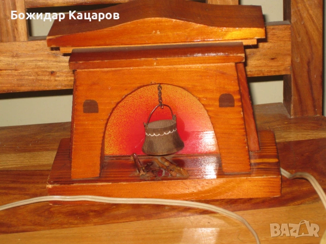 Стара, работеща декортивна лампа. Цена 17 евро. Пращам по куриер. За София, може и лично да минете., снимка 2 - Антикварни и старинни предмети - 54171336