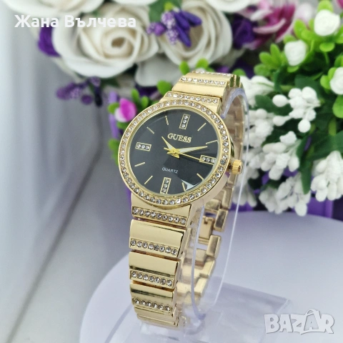 Дамски часовник GUESS – златист с черен циферблат