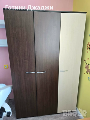 Трикрилен гардероб 118х186х50