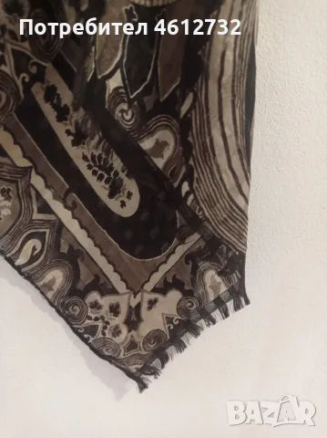 Дамски шал Etro, снимка 9 - Шалове - 55350321