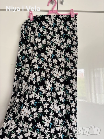 Пола на цветя Bershka с цепка 