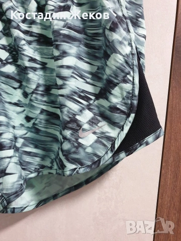 Дамски оригинални къси панталонки. Nike DRI FIT , снимка 4 - Къси панталони и бермуди - 55215795