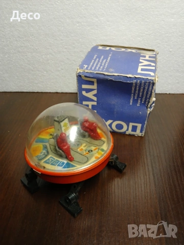 Стара руска играчка луноход. 