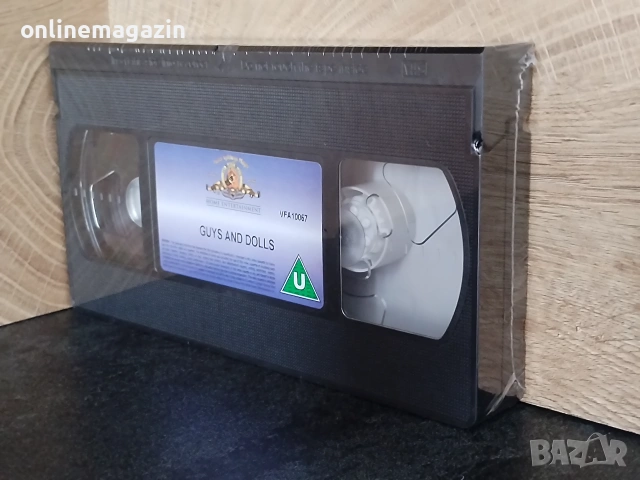 НОВА Видеокасета " GUYS AND DOLLS " VHS, снимка 4 - Други жанрове - 55200687