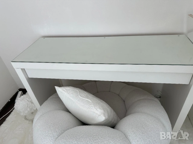 Тоалетна маса ikea malm, снимка 3 - Маси - 53890512