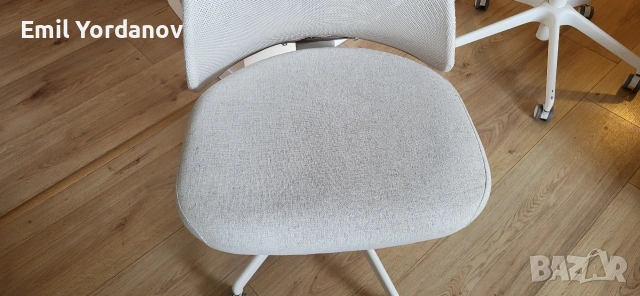 Бял офис стол от Икея/Ikea JÄRVFJÄLLET, снимка 4 - Столове - 54008274