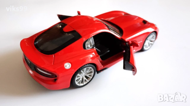 Bburago 2013 SRT Dodge Viper GTS - Мащаб 1:32, снимка 5 - Колекции - 53996549