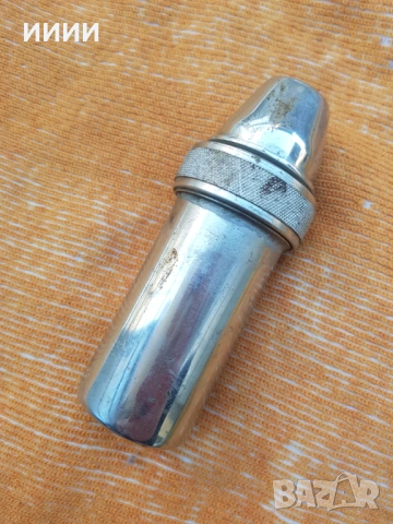 Стъклена спринцовка в метален калъф 