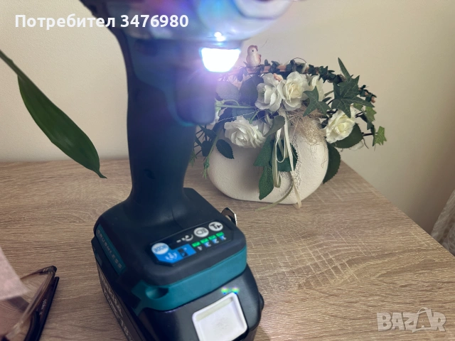 Гайковерт Makita DTW300, 18 V, 330 Nm, снимка 5 - Други инструменти - 55072136