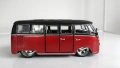 Volkswagen T1 Samba, метален микробус на Bburago с отварящи врати. , снимка 5