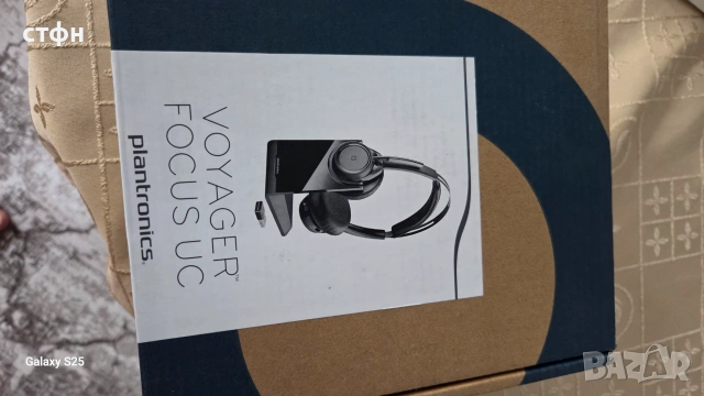 Безжични слушалки Plantronics Voyager Focus UC