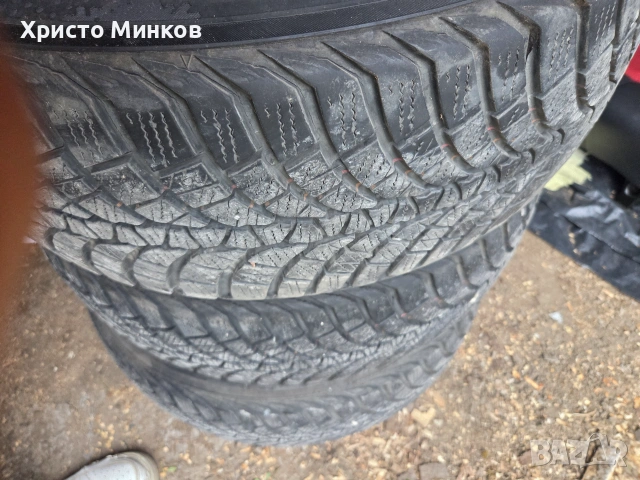Зимни гуми 215/55/17, снимка 2 - Гуми и джанти - 55169503