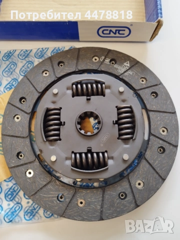 Феродов диск за Мерцедес w123   бус 207 208  308, снимка 3 - Части - 54066929