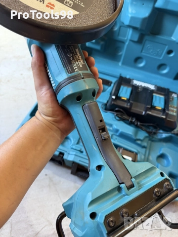 Makita DGA900 230mm, снимка 8 - Ъглошлайфи - 55427575