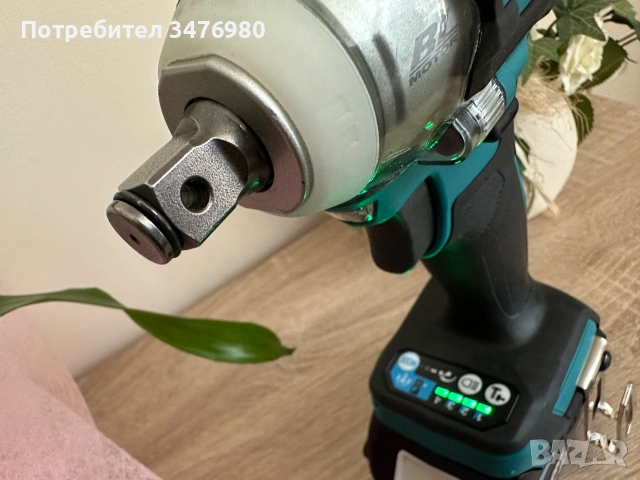 Гайковерт Makita DTW300, 18 V, 330 Nm, снимка 6 - Други инструменти - 55072136