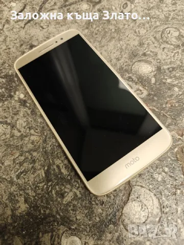 Motorola Moto E4 в хубав златист цвят, снимка 2 - Motorola - 55316557