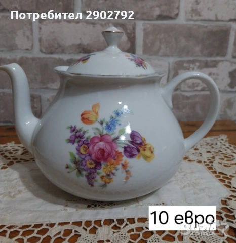 Порцеланови чайници и захарница