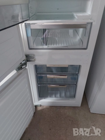 Хладилник с фризер Electrolux за вграждане , снимка 3 - Хладилници - 55165535
